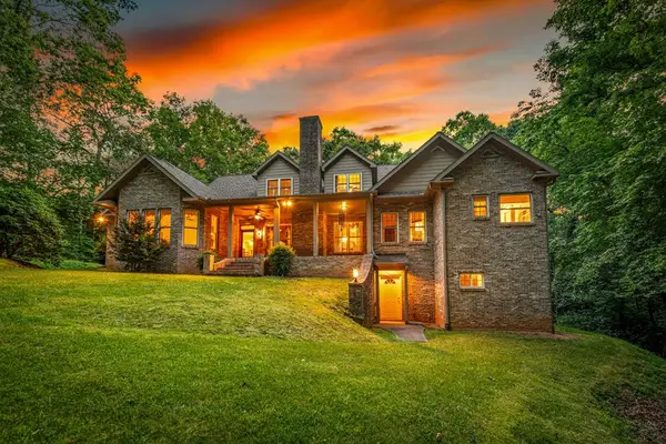 541 Davis Road, Blue Ridge, GA 30513