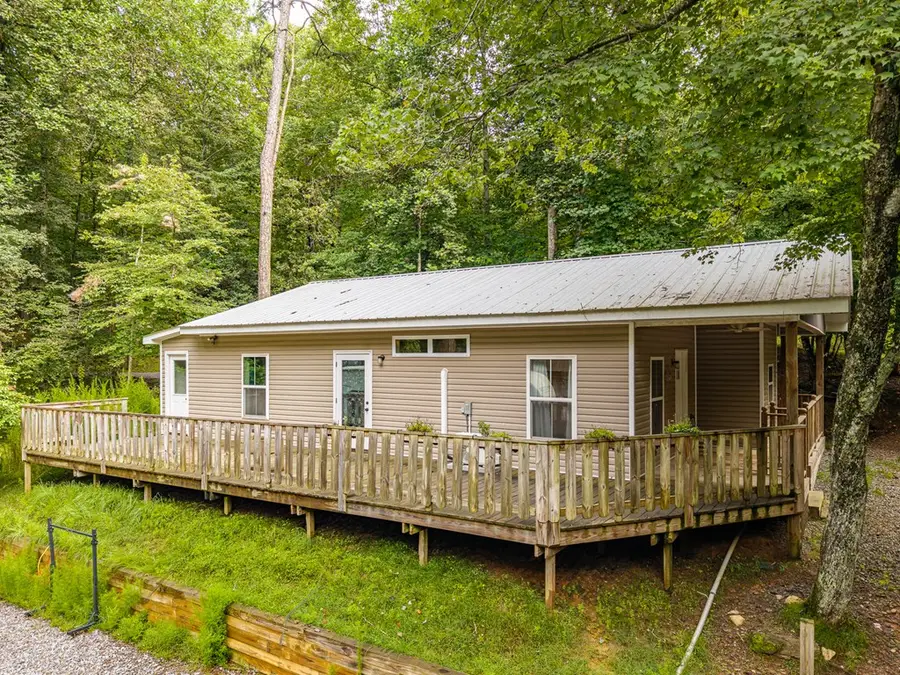 8 17th Street, Ellijay, GA 30540 - #3