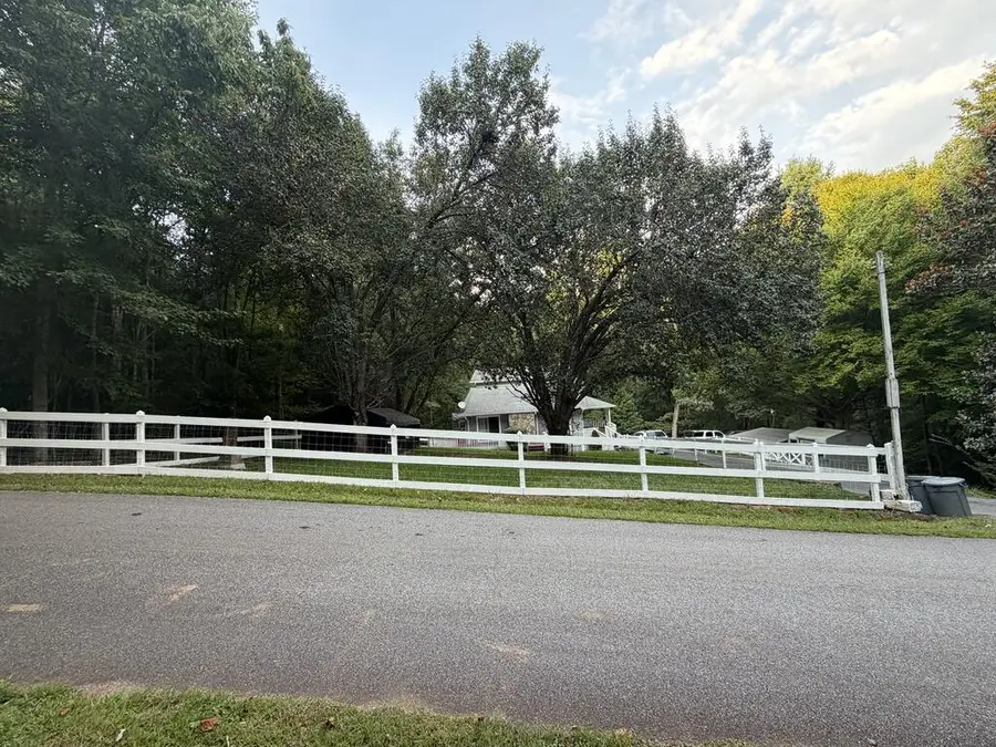 6881 Woodlake Circle, Young Harris, GA 30582 - #2
