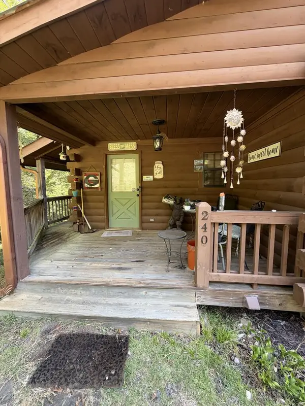 240 Oakwood Trail, Mineral Bluff, GA 30559