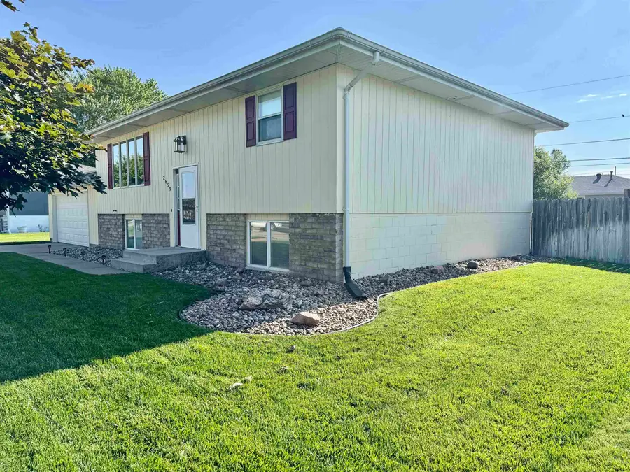 2659 E 12th Avenue, Columbus, NE 68601 - Image #2