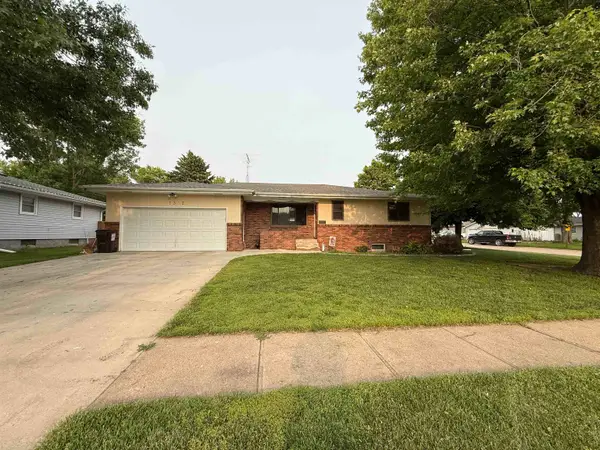 1312 N 8Th St, David City, NE 68632
