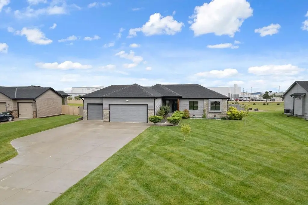 1877 E Calle Colombo Street, Columbus, NE 68601 - #1