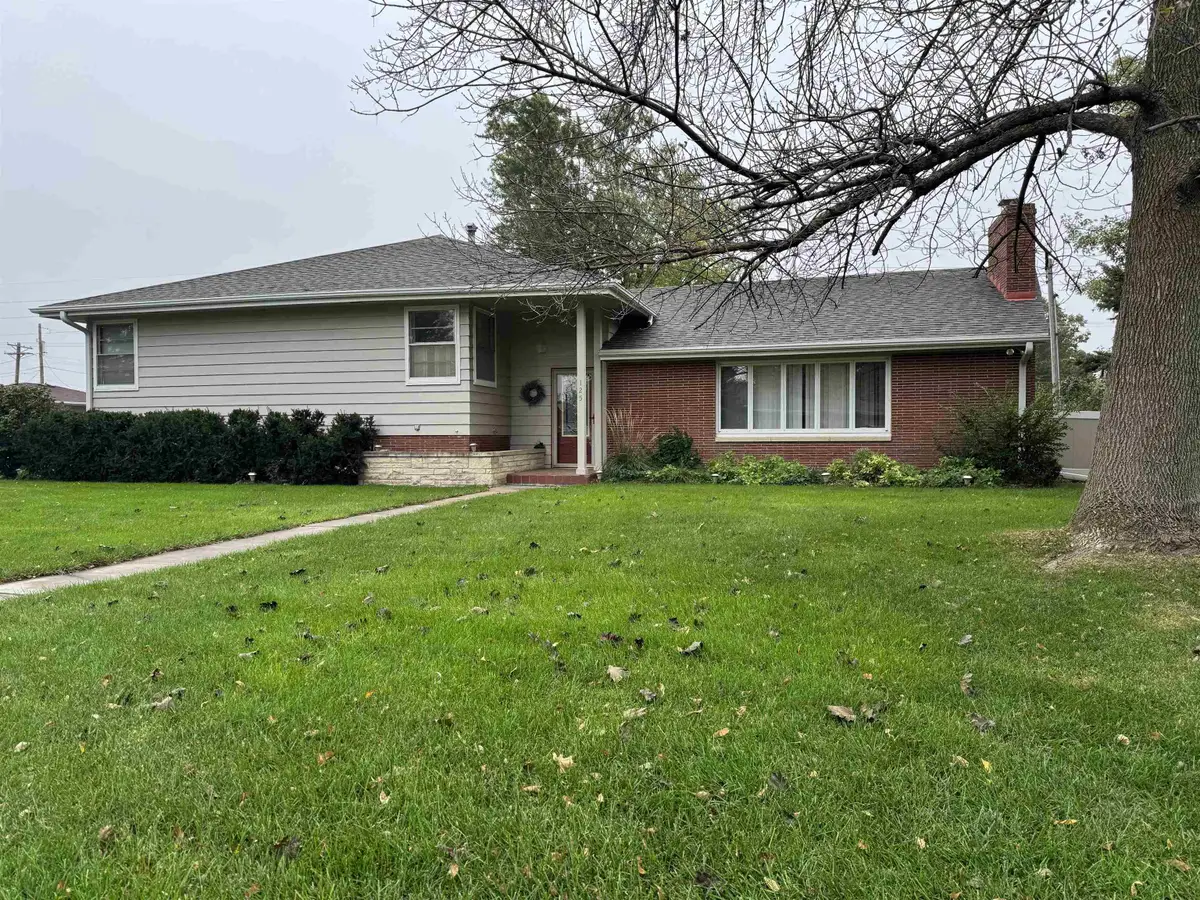 125 E Parkway, Columbus, NE 68601 - #1