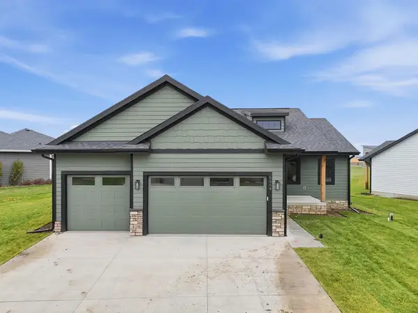 6664 Shadow Ridge Place, Columbus, NE 68601