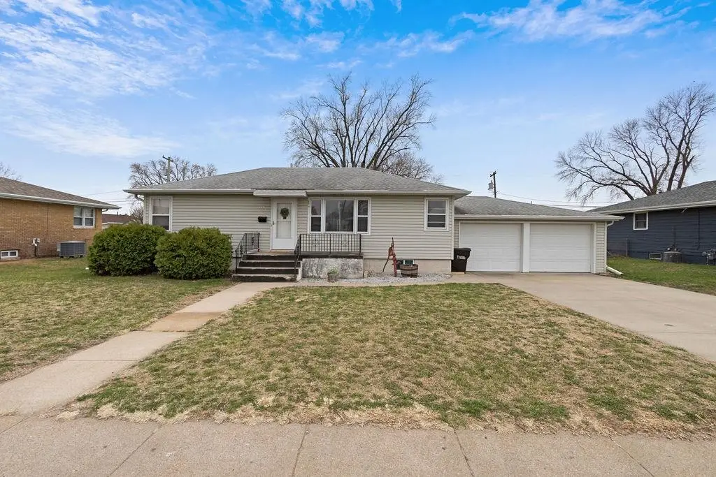 117 S Rose Lane, Columbus, NE 68601 - #1