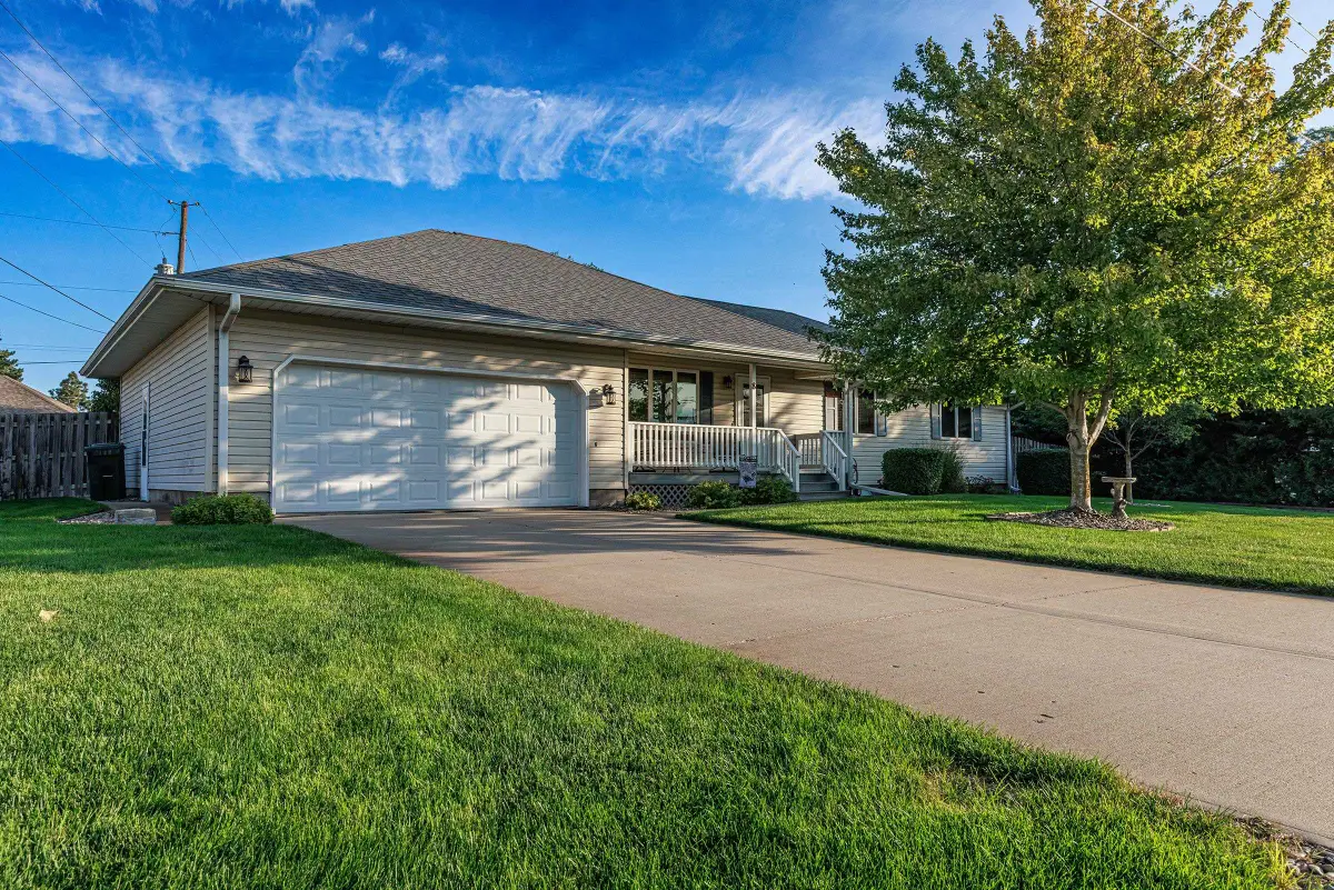 8 Sandy Point, Columbus, NE 68601 - #1