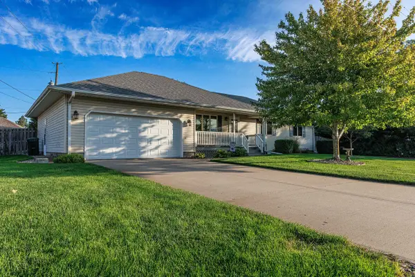 8 Sandy Point, Columbus,  68601