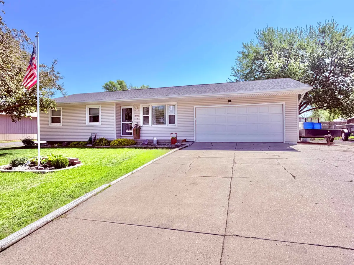 1906 N Eastwood Street, Norfolk, NE 68701 - #1