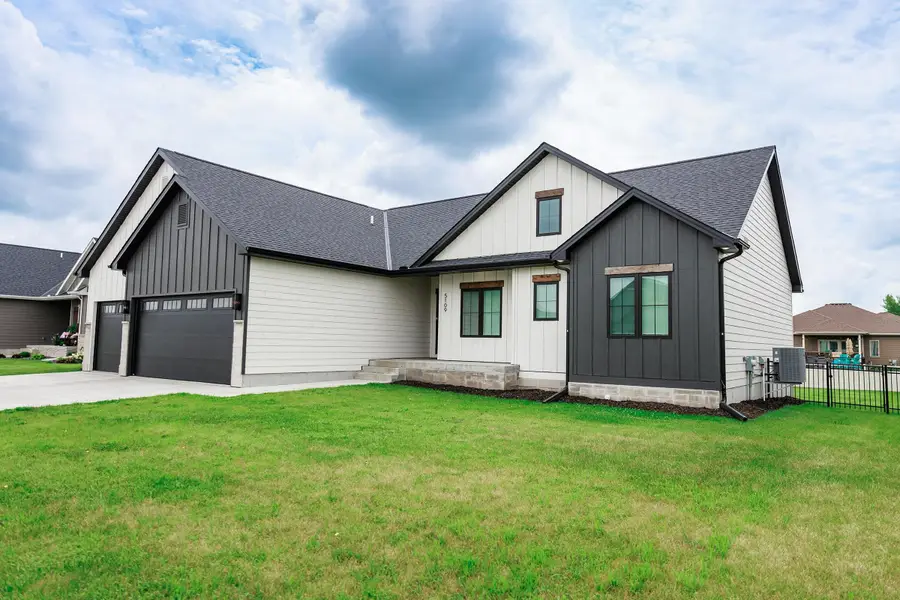 5109 Meadow Ridge Place, Columbus, NE 68601 - #2