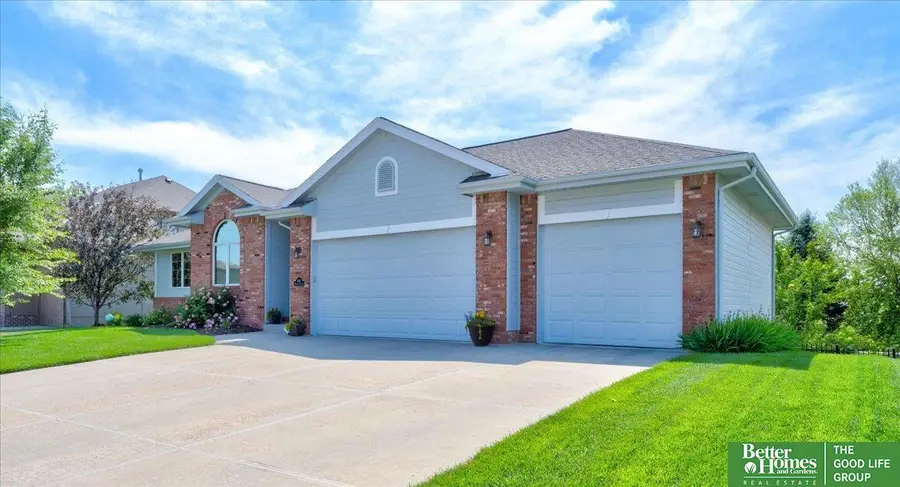 1806 Walnut Creek Drive, Papillion, NE 68046 - Image #2