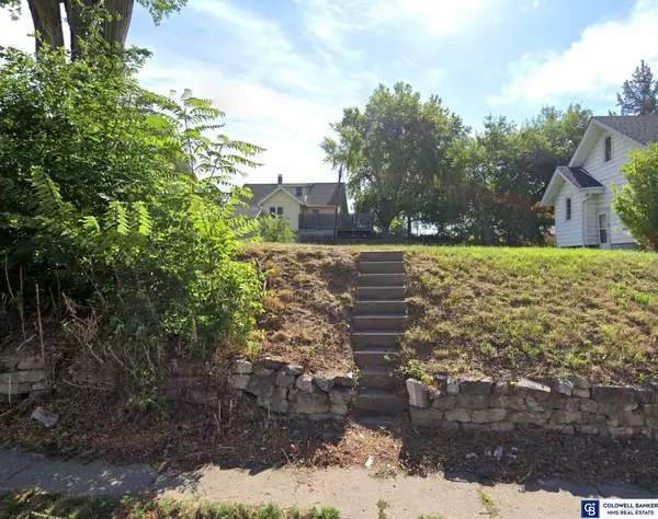 1119 N 45 Street, Omaha, NE 68132