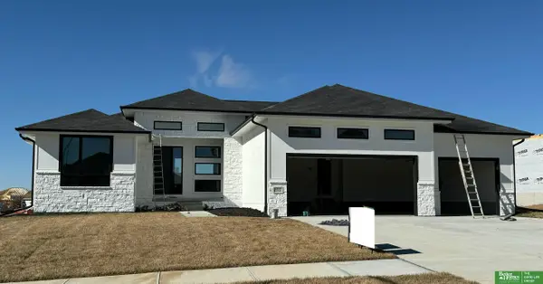 5432 Kestrel Parkway, Elkhorn, NE 68022