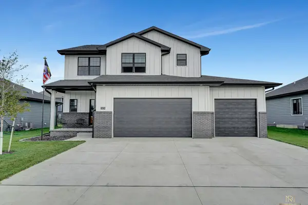 1424 E 8th Street, Hickman, NE 68372