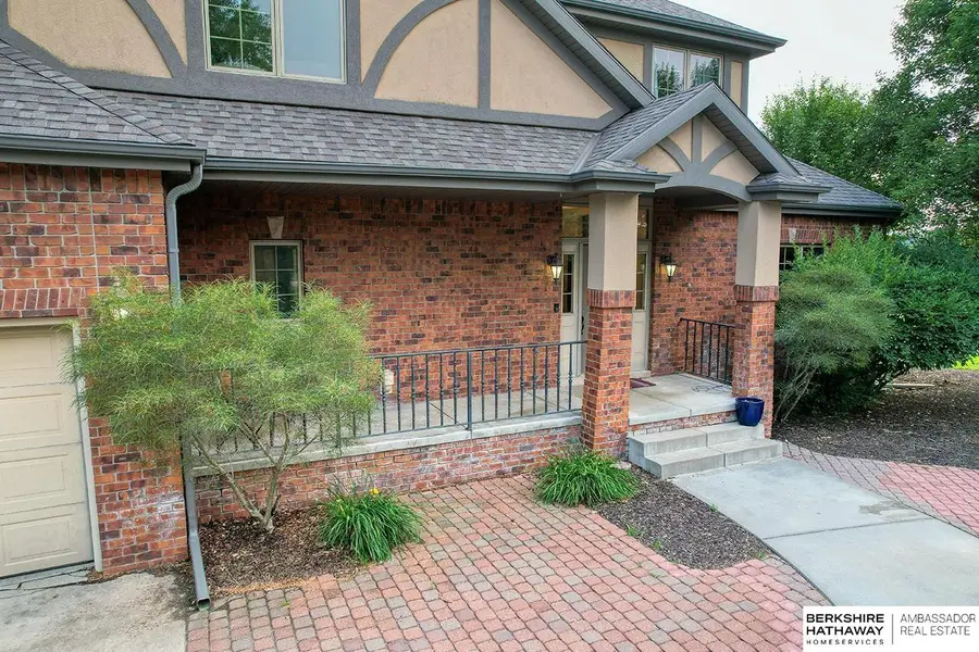 6533 Countryview Road, Lincoln, NE 68516 - Image #2
