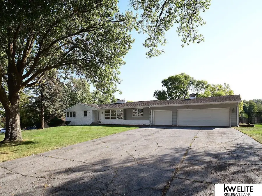 215 Heavenly Drive, Omaha, NE 68154 - Image #2