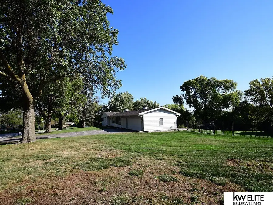 215 Heavenly Drive, Omaha, NE 68154 - Image #3