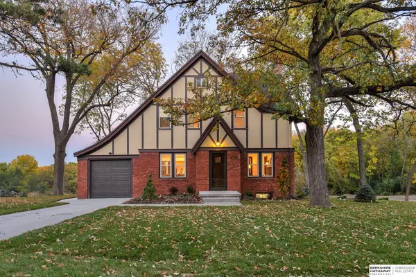 10211 Calhoun Road, Omaha, NE 68112