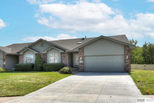 11613 Ridgeview Circle, Papillion, NE 68133