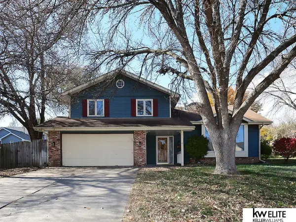 811 Oak Ridge Road, Papillion, NE 68046