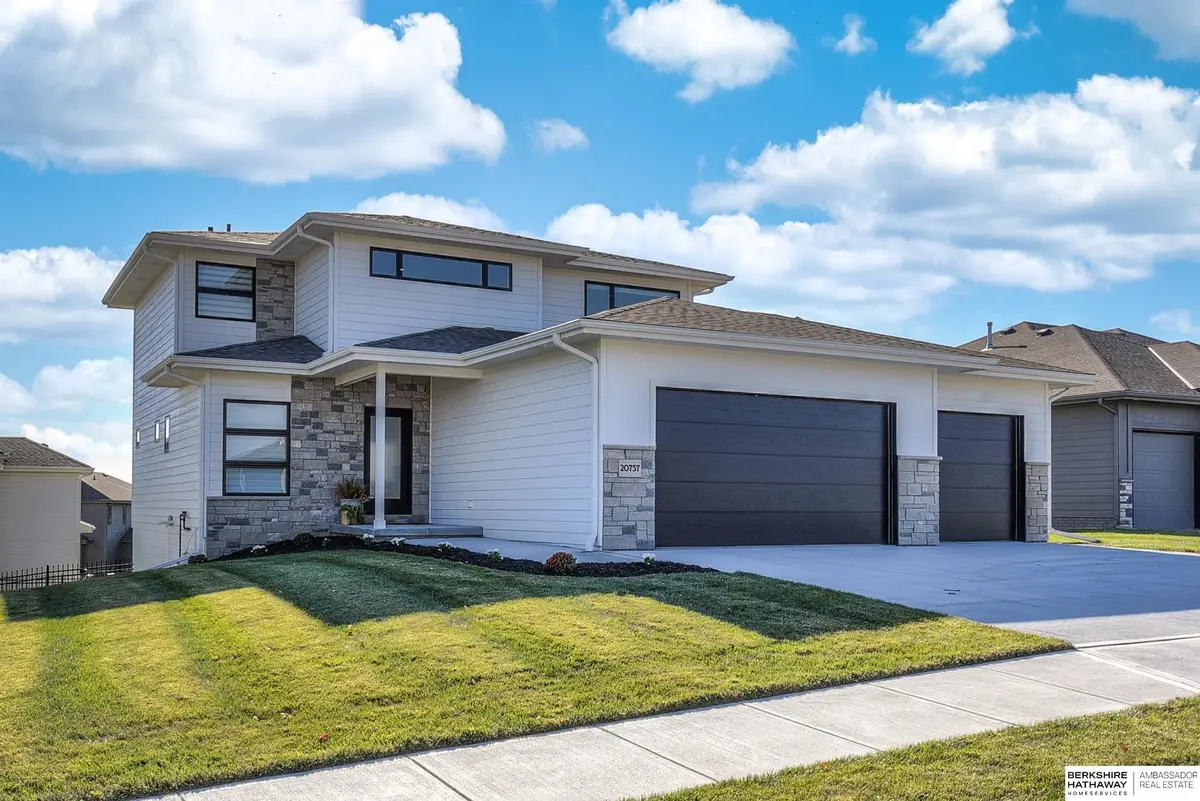 20757 Pine Street, Elkhorn, NE 68022 - Image #1