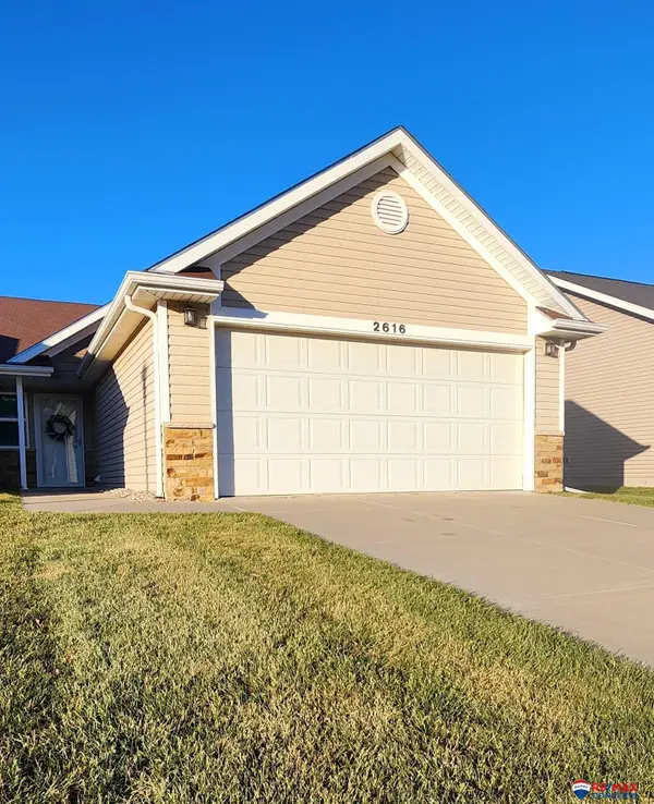 2616 W Timber Lake Drive, Lincoln, NE 68522