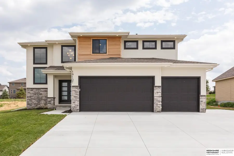 19011 Sycamore Drive, Gretna, NE 68028 - Image #2