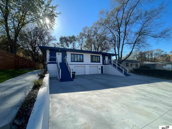 5611 Charles Street, Omaha, NE 68132