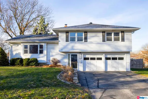 7653 Windsor Drive, Omaha, NE 68114