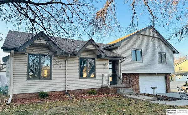 1106 Sterling Drive, Papillion, NE 68046