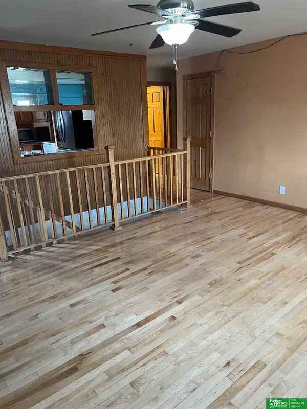 8803 S Glenview Drive, La Vista, NE 68128