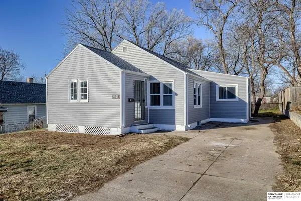 3718 Saratoga Street, Omaha, NE 68111