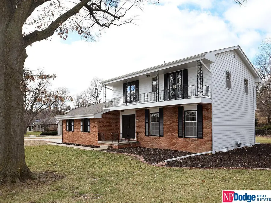 9863 Louis Drive, Omaha, NE 68114 - Image #2