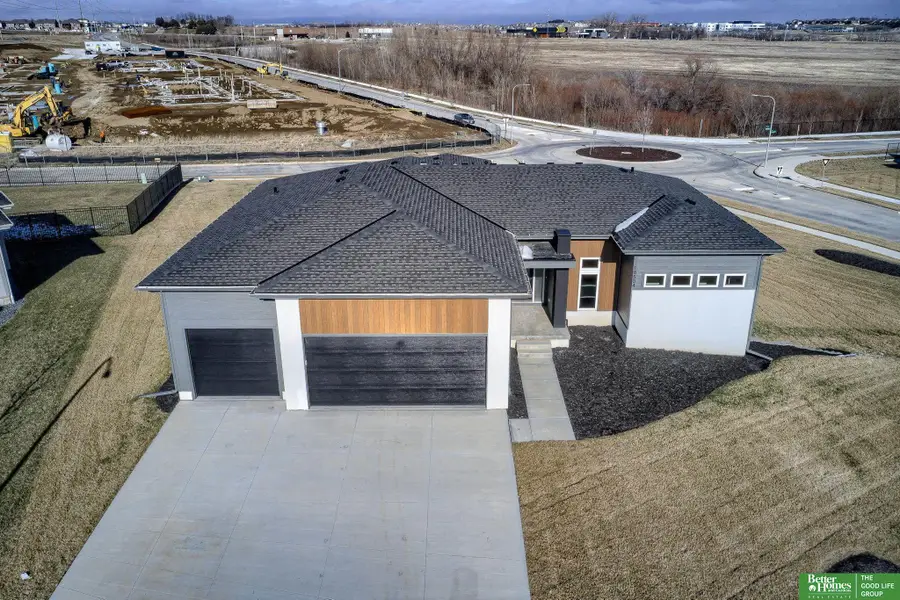 18504 Wirt Circle, Elkhorn, NE 68022 - Image #2