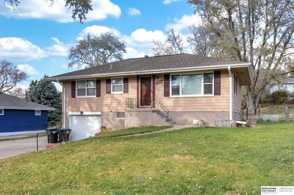 6220 Nebraska Avenue, Omaha, NE 68104