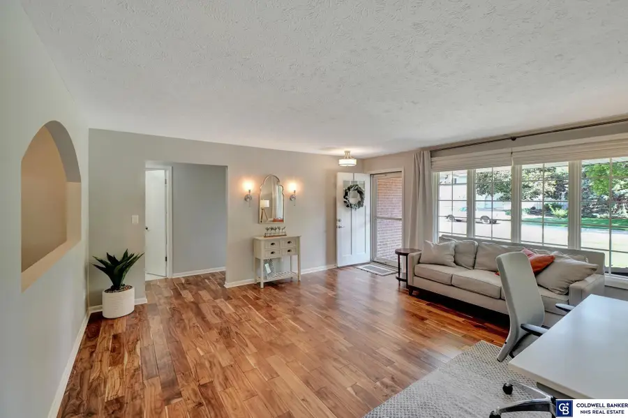 5809 Fieldcrest Way, Lincoln, NE 68512 - Image #2