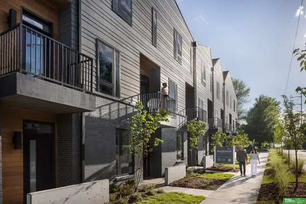 5304 Elmwood Plaza, Omaha, NE 68106