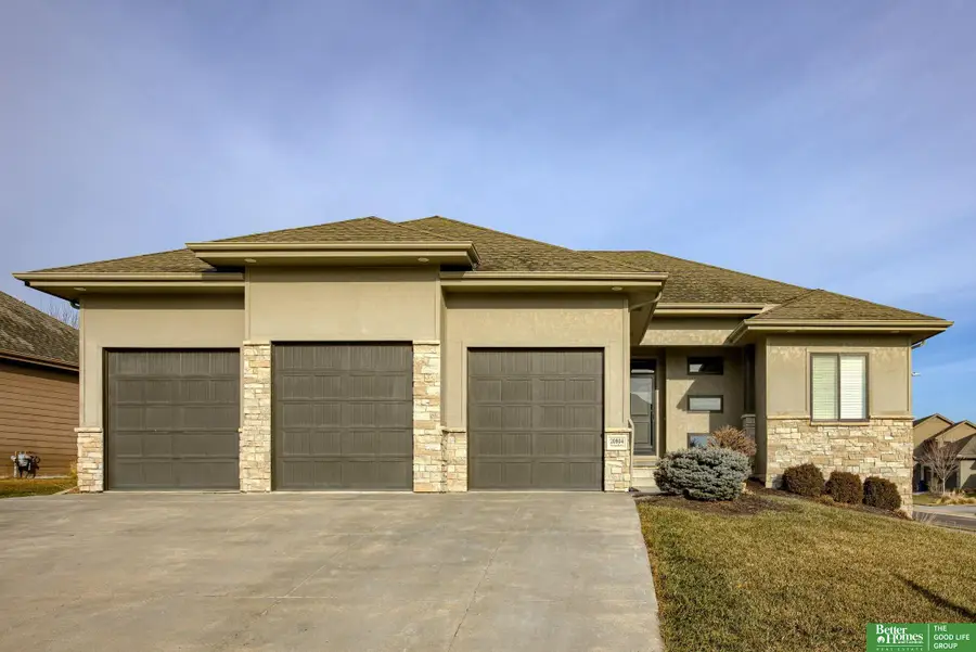 20804 Woolworth Avenue, Elkhorn, NE 68022 - Image #2