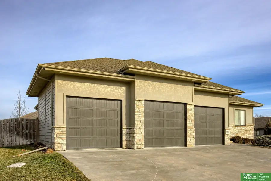 20804 Woolworth Avenue, Elkhorn, NE 68022 - Image #3