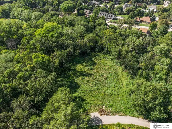 21936 Rustic Ridge Road, Omaha, NE 68022