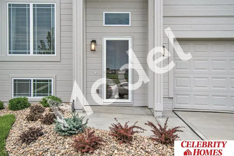 10710 Portage Drive, Papillion, NE 68046 - Image #2
