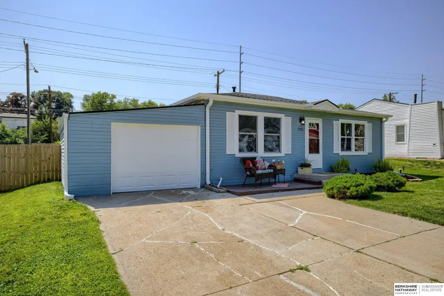 7336 S 71st Avenue, La Vista, NE 68128 - Image #2