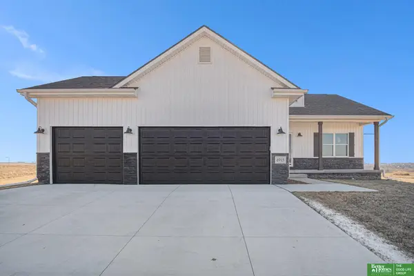 6915 Port Royal Drive, Papillion, NE 68046