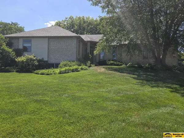 1905 Country Meadows Place, Beatrice, NE 68310