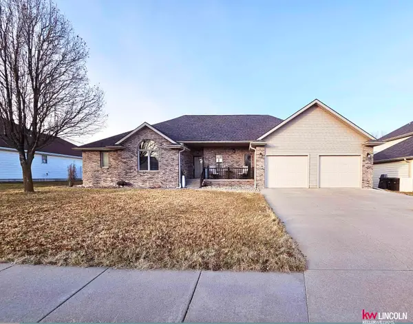 610 Leisure Lane, Hastings, NE 68901