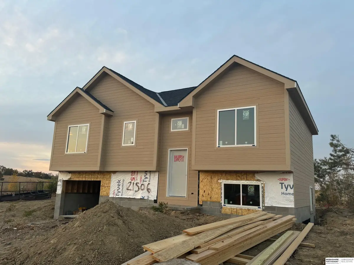 21516 Old Coach Road, Elkhorn, NE 68022 - Image #1