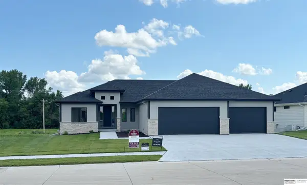 21825 Parkview Drive, Gretna, NE 68028