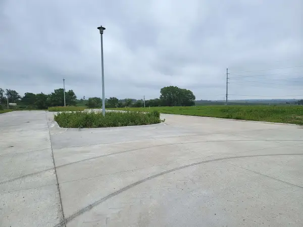 1901-1931 Titan Place, Hickman, NE 68372