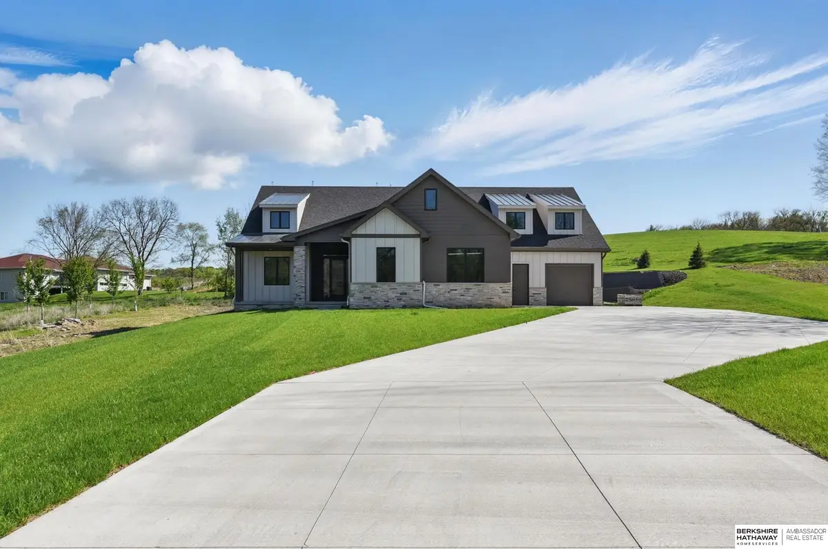 6511 Garvin Street, Omaha, NE 68152 - Image #1