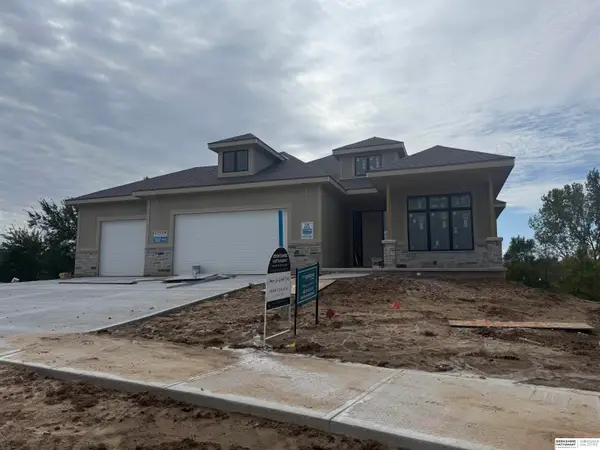 11723 Cove Hollow Drive, Papillion, NE 68046